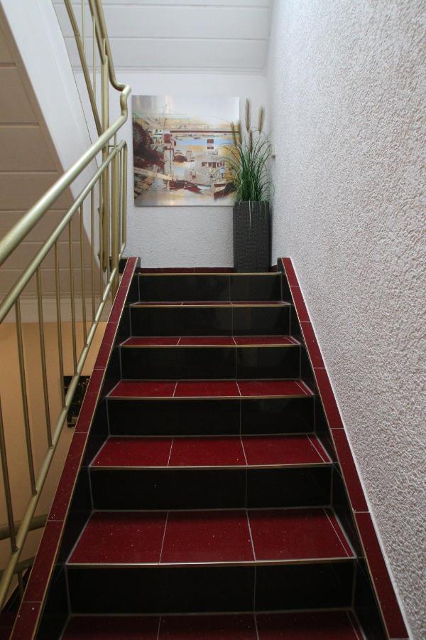 Gaestehaus Kronenstrasse Шветцинген Экстерьер фото